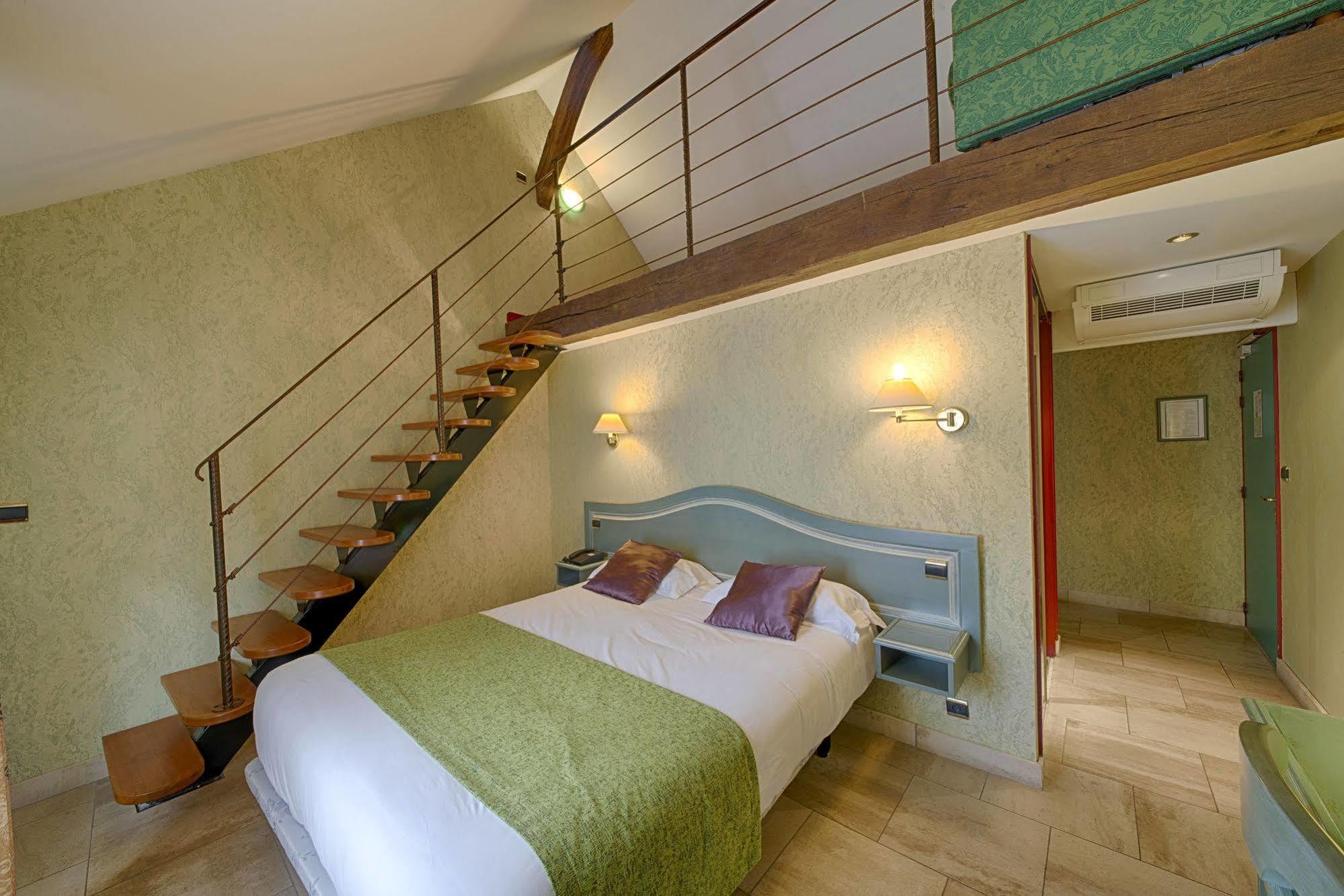 Logis Le Tadorne Hotel Piney Eksteriør billede