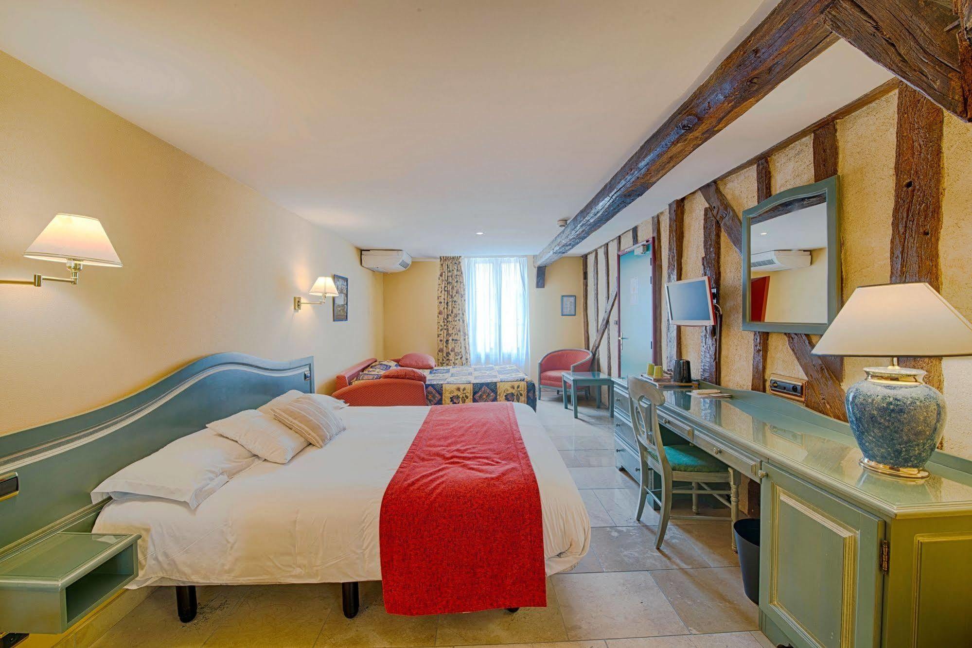Logis Le Tadorne Hotel Piney Eksteriør billede