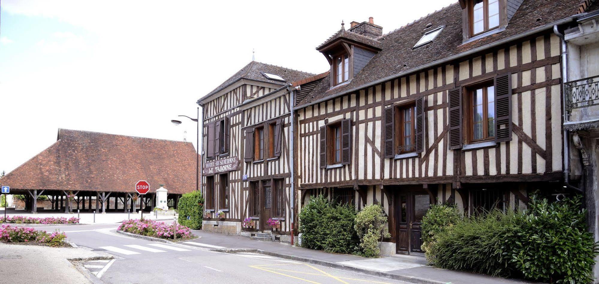 Logis Le Tadorne Hotel Piney Eksteriør billede