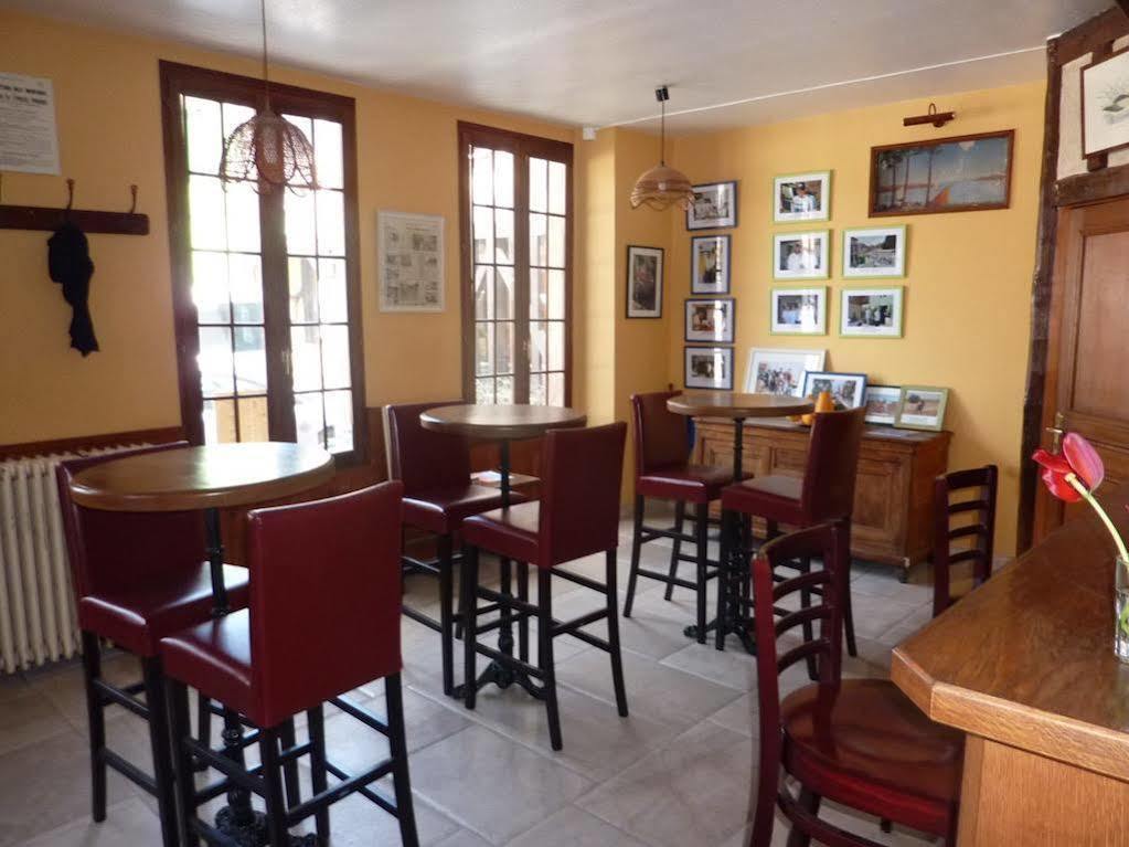 Logis Le Tadorne Hotel Piney Eksteriør billede